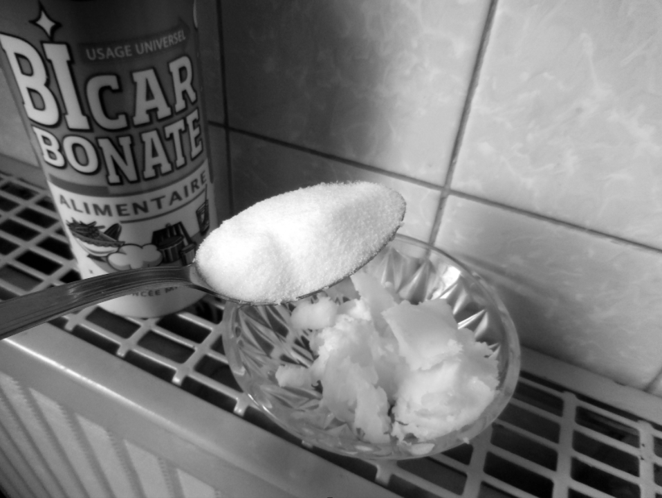Laver votre Visage avec L’huile de Coco et de Bicarbonate du Soude