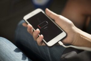 Charger son téléphone : 5 erreurs fréquentes à ne pas commettre