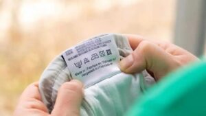 Comment gérer une étiquette encombrante sans la découper ?