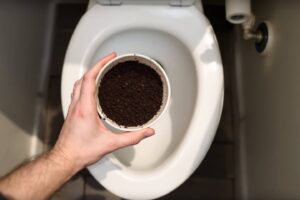 Pourquoi Utiliser le Marc de Café pour Entretenir Vos Toilettes