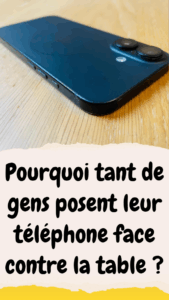 Pourquoi tant de gens posent leur téléphone face contre la table