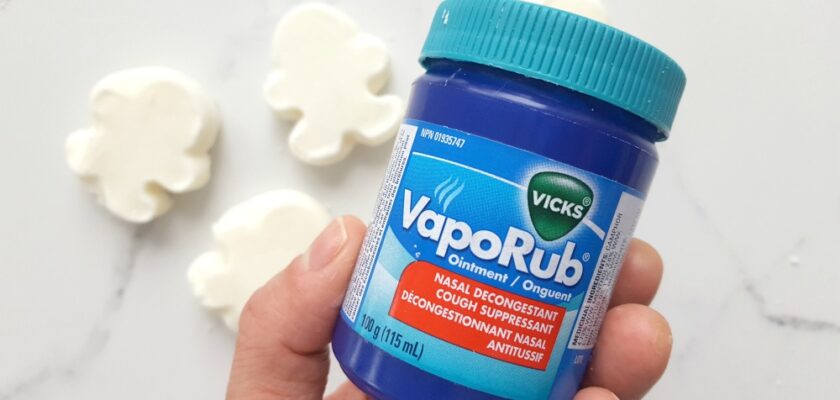 Eau et Vicks VapoRub sous la douche