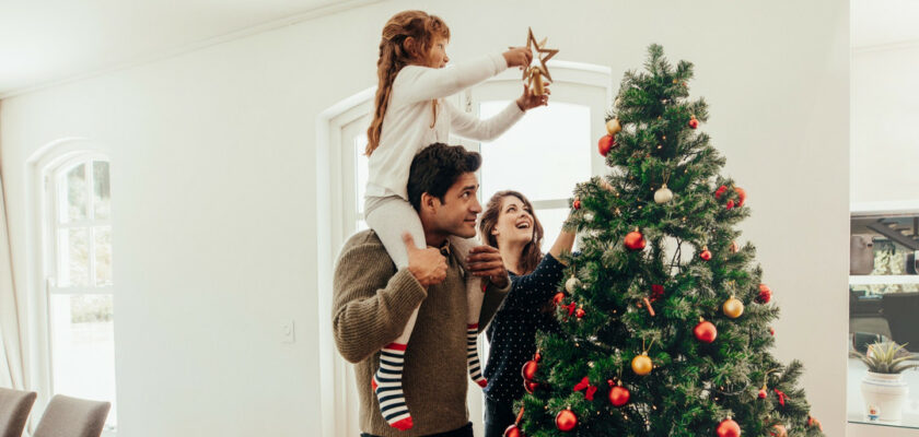 Les personnes qui décorent la maison tôt pour Noël sont spéciaux