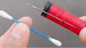 Enfiler un fil dans une aiguille sans s’énerver l’astuce simple du coton-tige