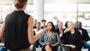 Comment parler en public sans trac ?