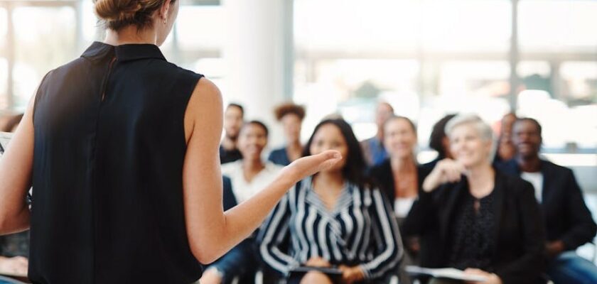 Comment parler en public sans trac ?