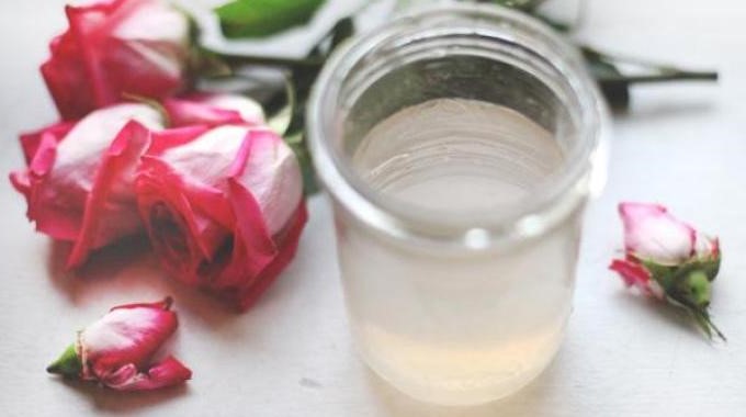 Fabrication d'eau de rose maison