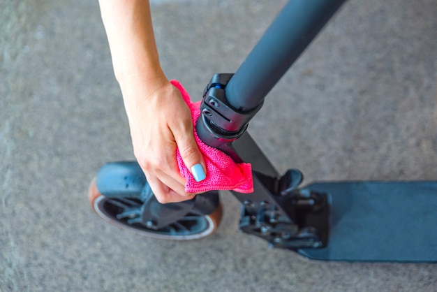 Comment Nettoyer Une trottinette Très Sale