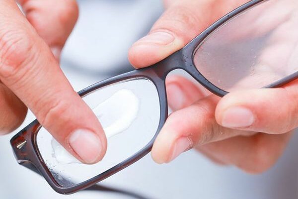 Comment enlever des rayures sur des lunettes