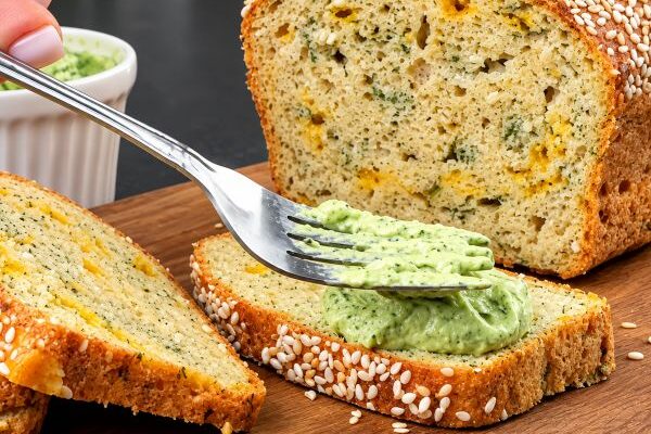 Le Pain aux Lentilles Santé et sa Sauce Verte à l'Avocat